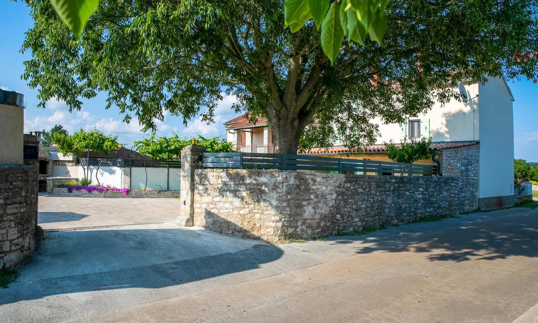 הוילה באלה House Ladonja With Private Pool קרואטיה