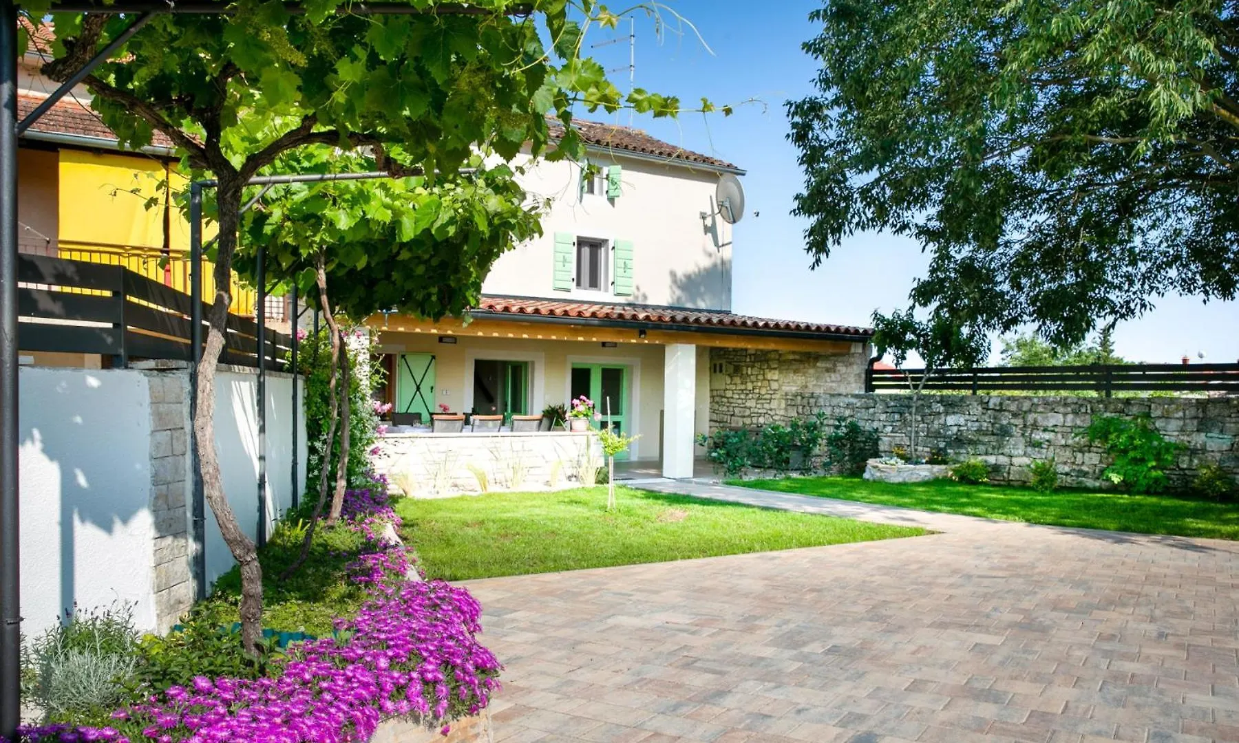 וילה הוילה באלה House Ladonja With Private Pool